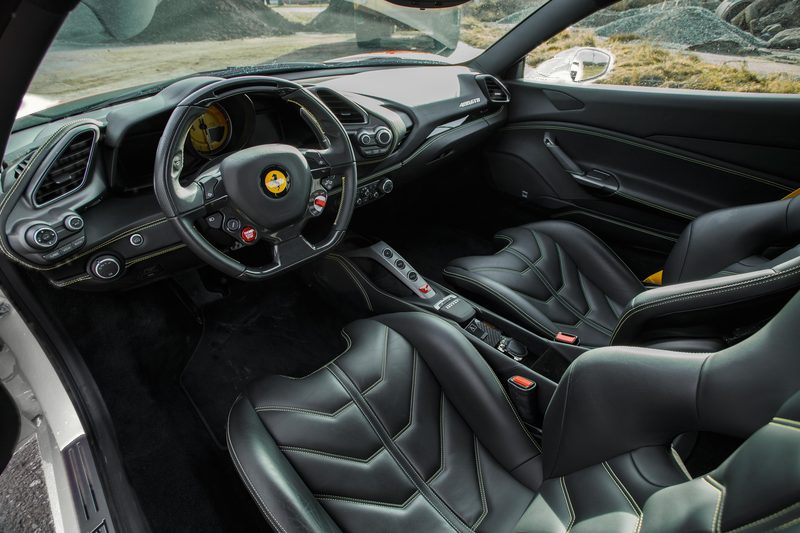 Cockpit des Ferrari 488 GTB