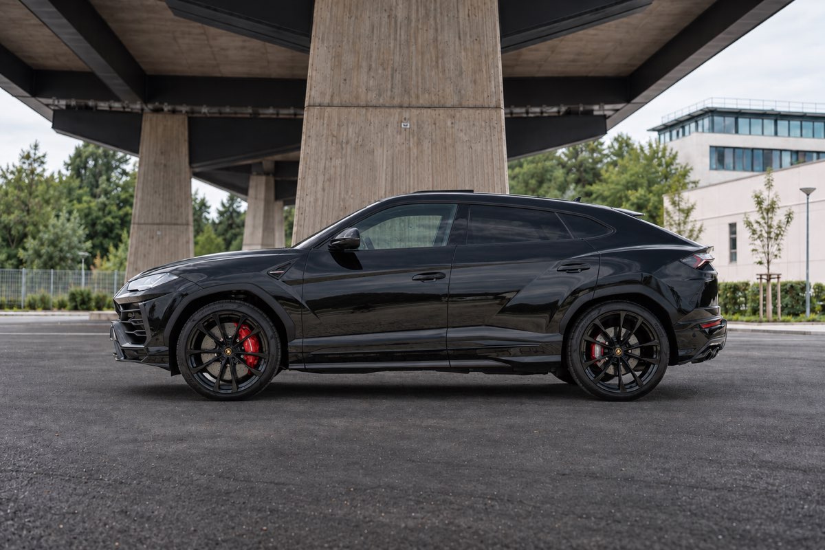 Lamborghini Urus in der Seitenansicht