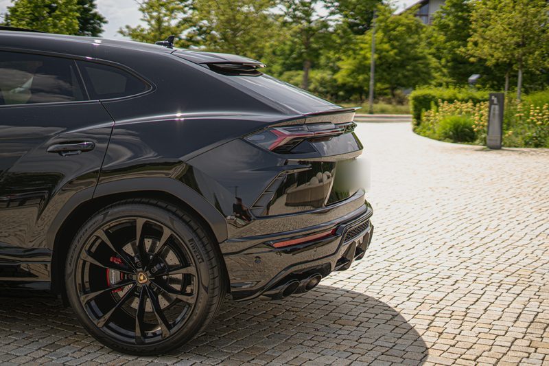 Lamborghini Urus von hinten