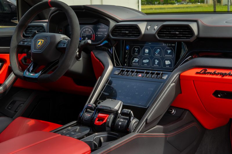 Cockpit des Lamborghini Urus